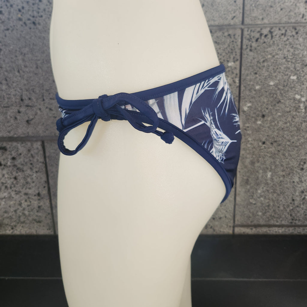Loco Boutique Floating Palm Removable Bows Bottom