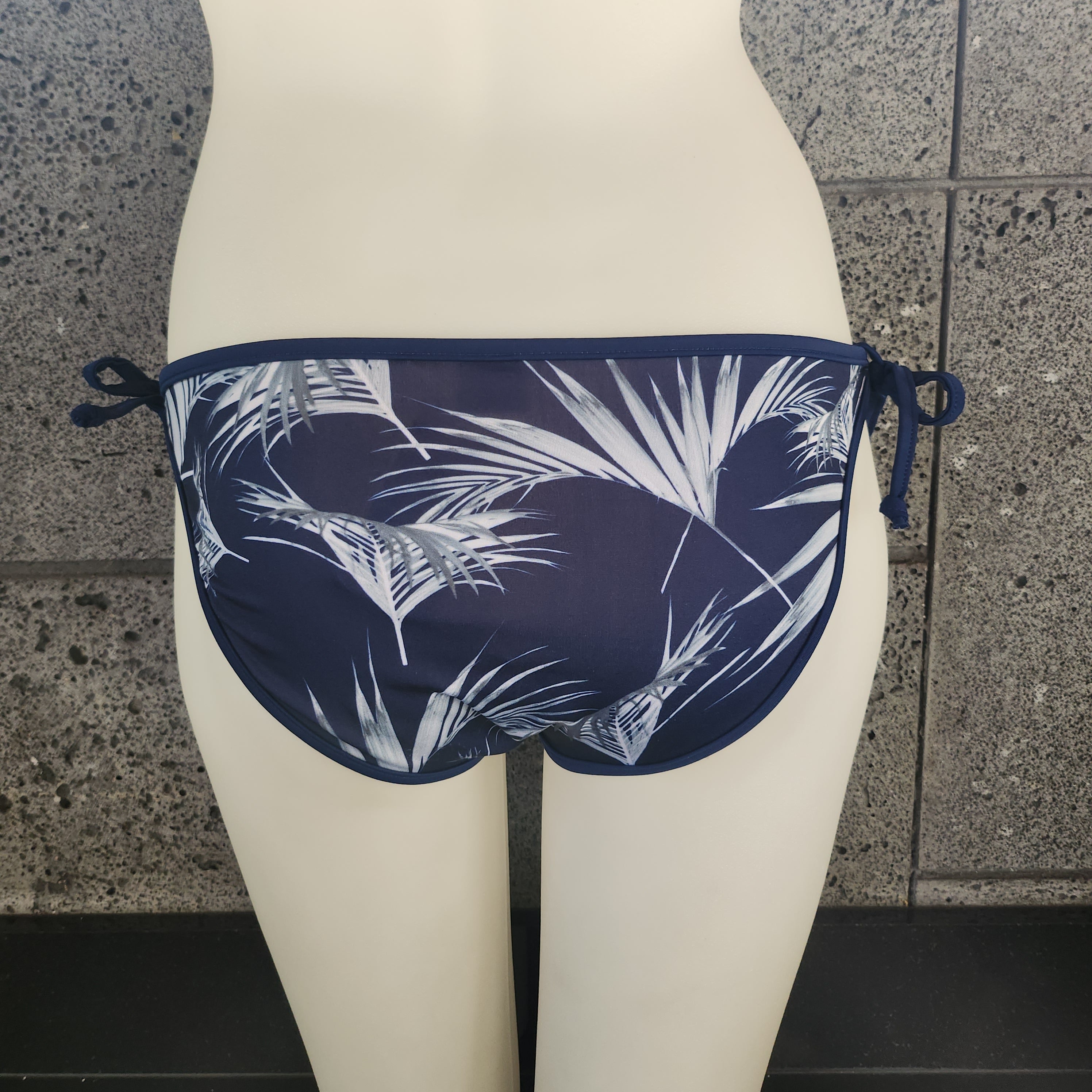 Loco Boutique Floating Palm Removable Bows Bottom