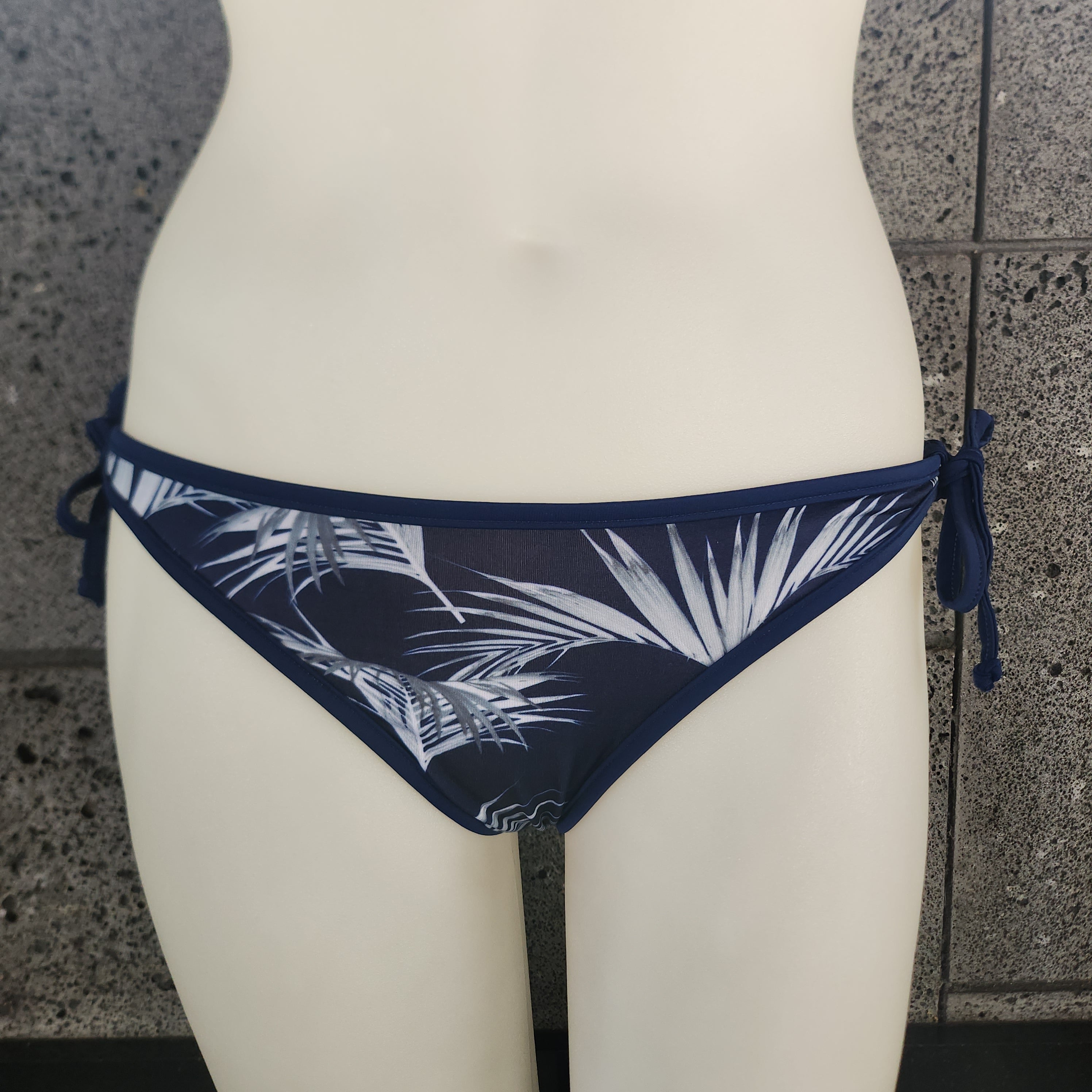 Loco Boutique Floating Palm Removable Bows Bottom
